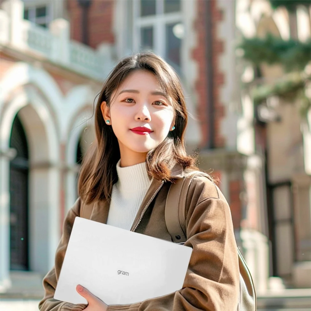 LG전자 LG 그램 스노우 화이트 약 16인치에 해당함 • 코어Ultra5 • 256GB • 16GB • Free DOS • 2024.01 • 16ZD90S-GX5VK